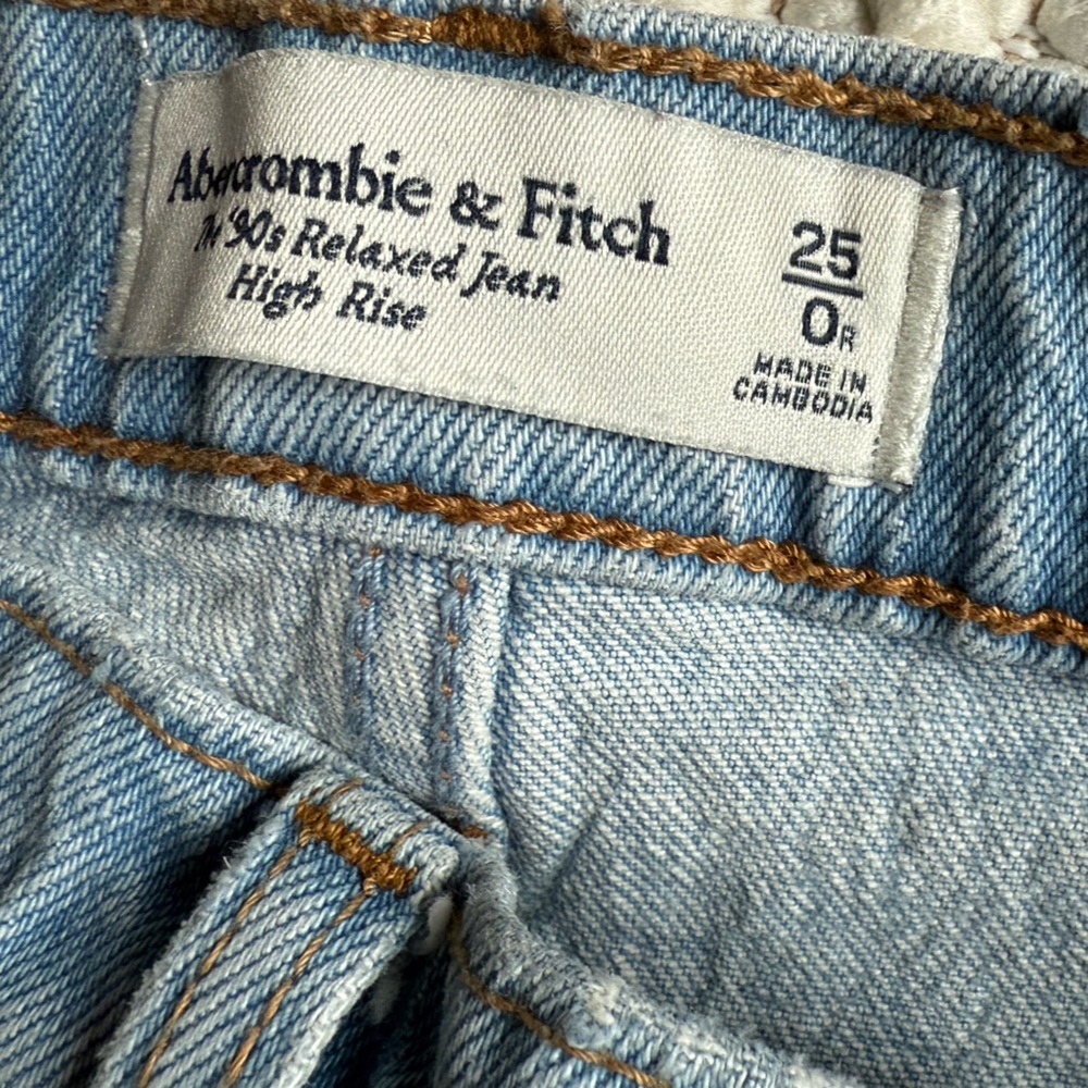 Abercrombie & Fitch Light Blue High-Rise Relaxed Jeans
